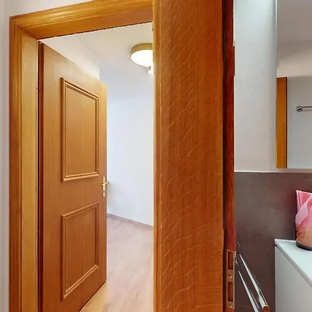 Lägenhet Ludains 2/9 *